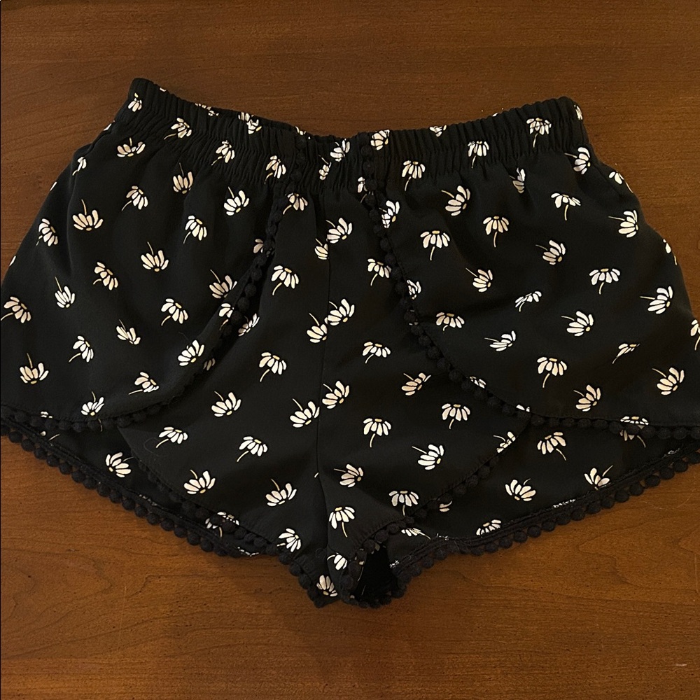 Soprano Black and White Floral Women's Shorts